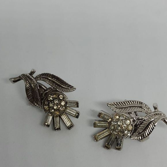 Triffari Jewelry Vintage Triffari Clip Earrings Flower Shaped With